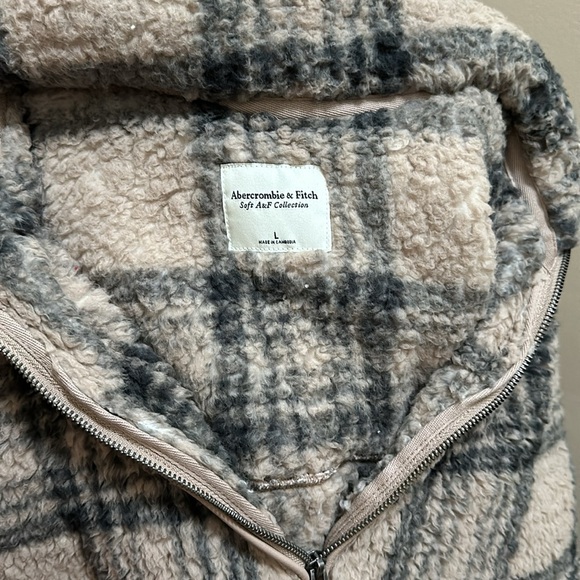 Abercrombie & Fitch oversized pull over. - Picture 5 of 5